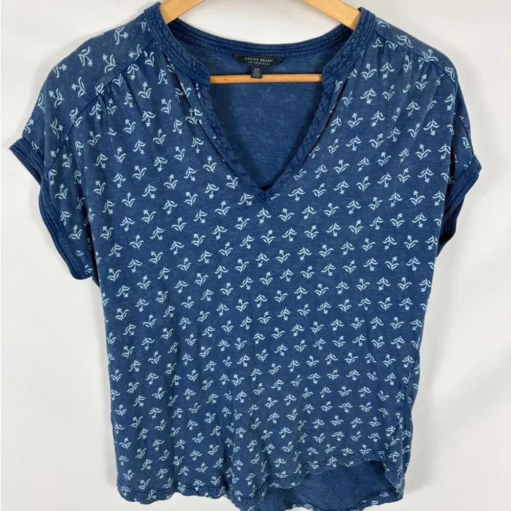Lucky Brand Blue Short Sleeve V Neck Patterned Tshirt Size Small